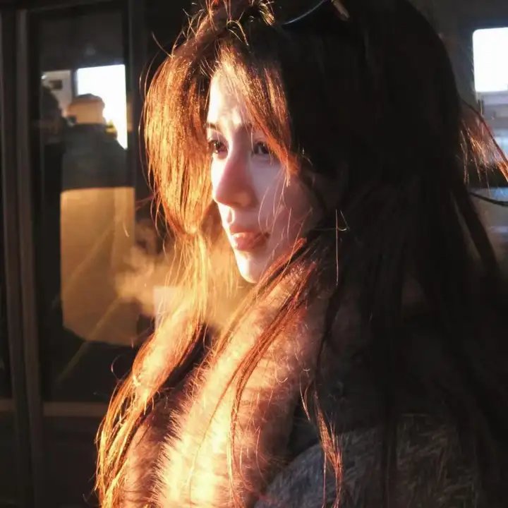 女机械人 封面